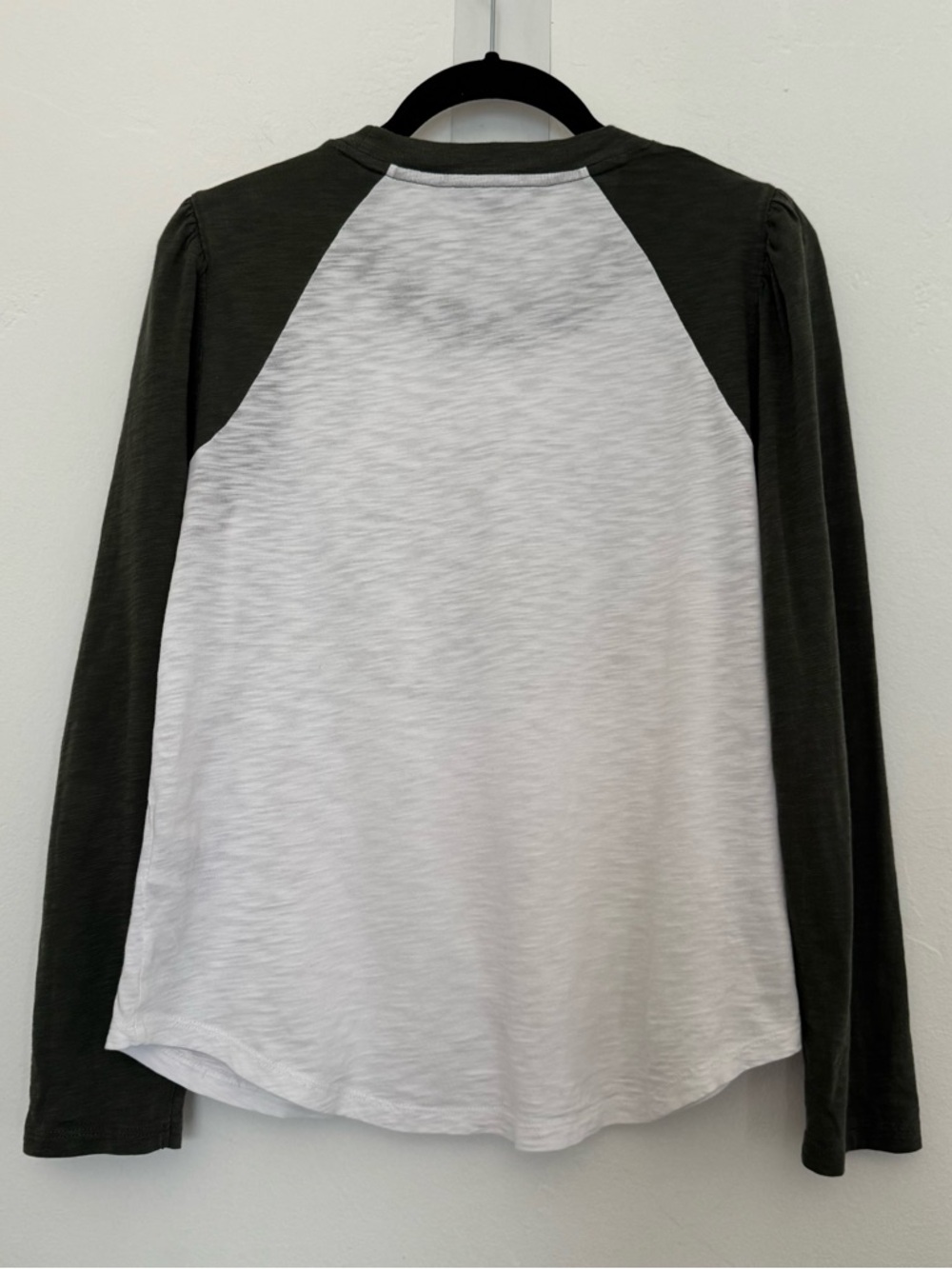 Veronica Beard Mason Logo Raglan Baseball Tee Crest Green White *FLAW* - Picture 3 of 13